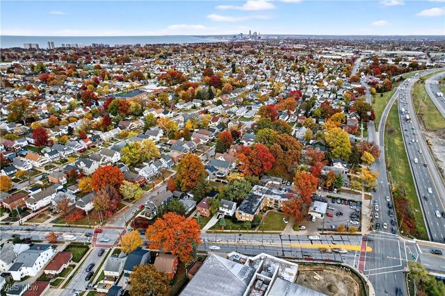 2263 Warren Road, Lakewood, OH 44107