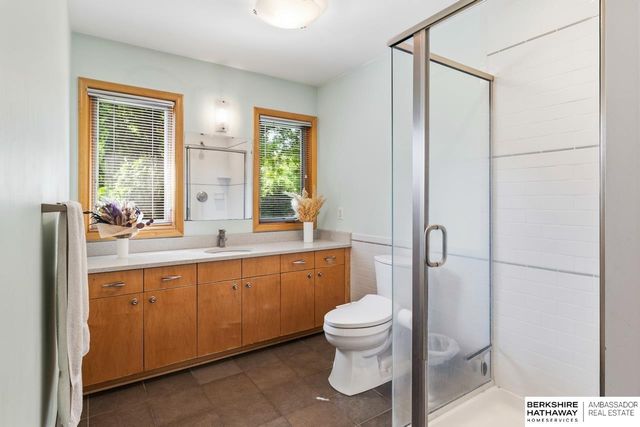 1802 S 76th Avenue, Omaha, NE 68124
