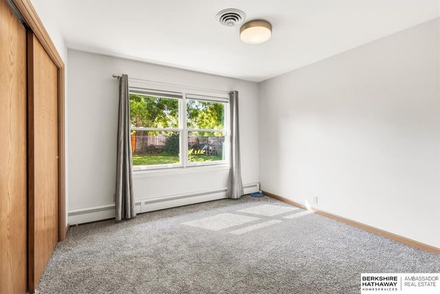 1802 S 76th Avenue, Omaha, NE 68124