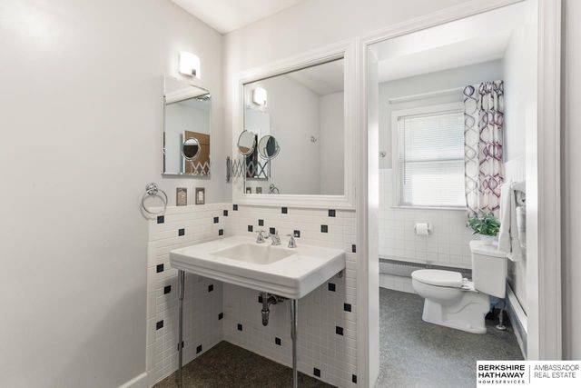 1802 S 76th Avenue, Omaha, NE 68124
