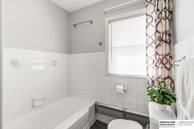 1802 S 76th Avenue, Omaha, NE 68124