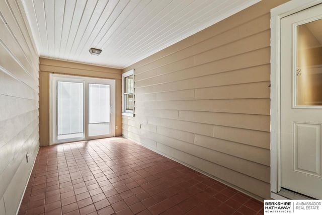 1802 S 76th Avenue, Omaha, NE 68124
