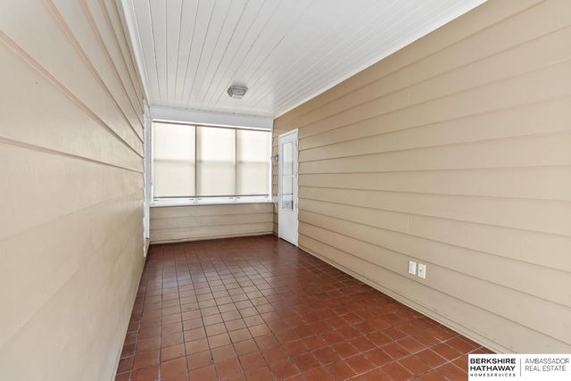 1802 S 76th Avenue, Omaha, NE 68124