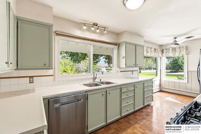 1802 S 76th Avenue, Omaha, NE 68124