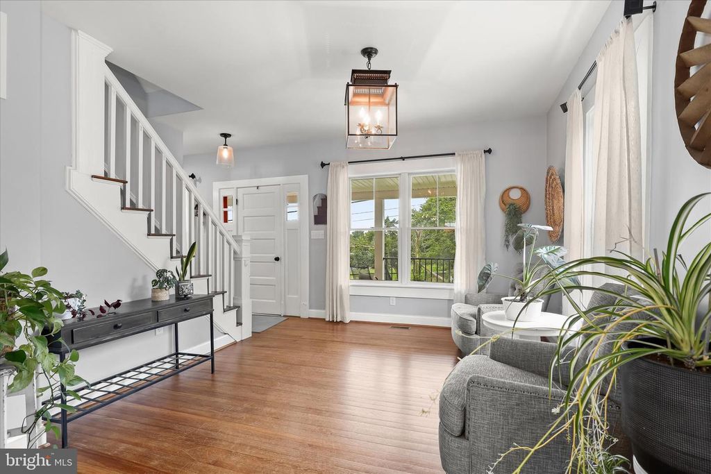 Image 10 of property listing at 16645 FREDERICK RD, Mount Airy, MD 21771