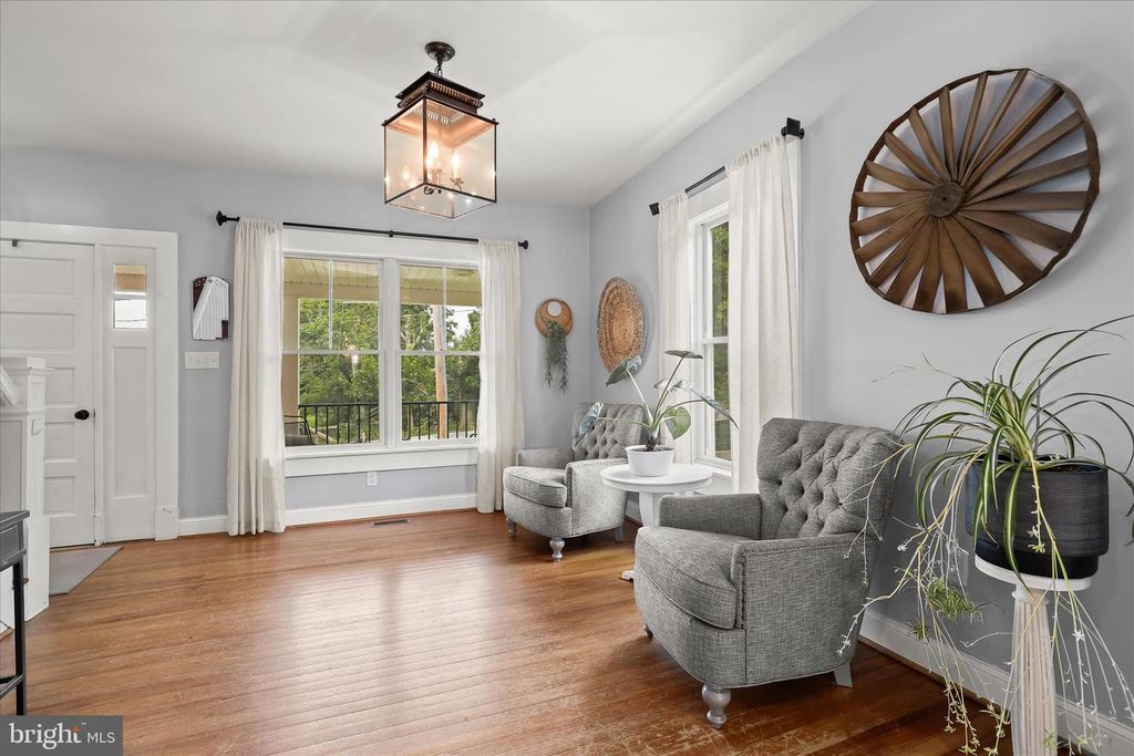 Image 11 of property listing at 16645 FREDERICK RD, Mount Airy, MD 21771