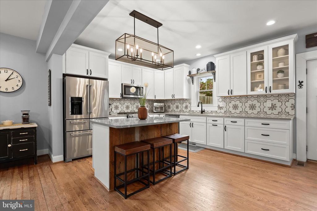 Image 16 of property listing at 16645 FREDERICK RD, Mount Airy, MD 21771