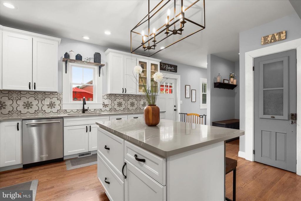 Image 20 of property listing at 16645 FREDERICK RD, Mount Airy, MD 21771