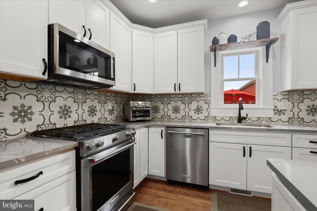 Image 21 of property listing at 16645 FREDERICK RD, Mount Airy, MD 21771