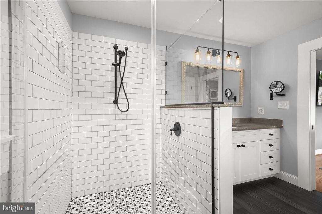 Image 30 of property listing at 16645 FREDERICK RD, Mount Airy, MD 21771