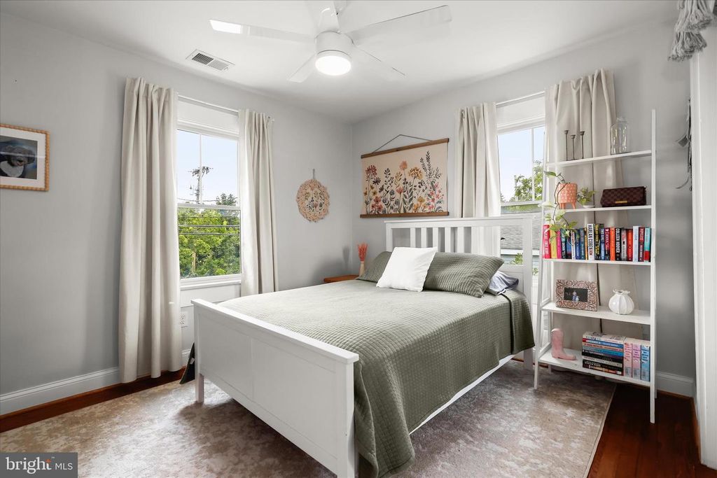 Image 36 of property listing at 16645 FREDERICK RD, Mount Airy, MD 21771