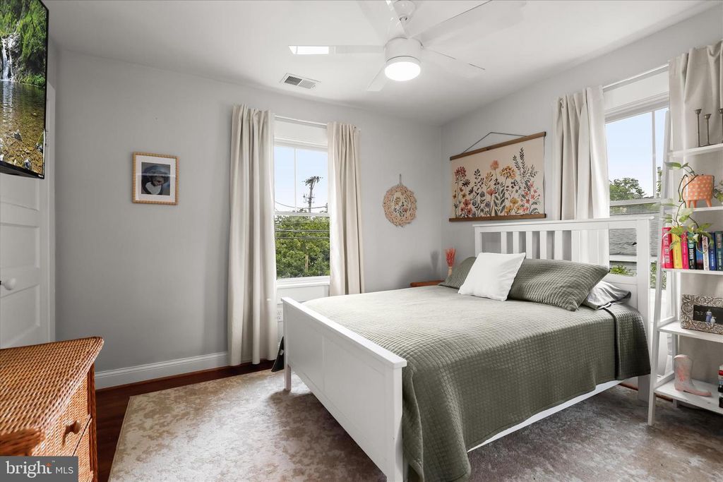 Image 37 of property listing at 16645 FREDERICK RD, Mount Airy, MD 21771