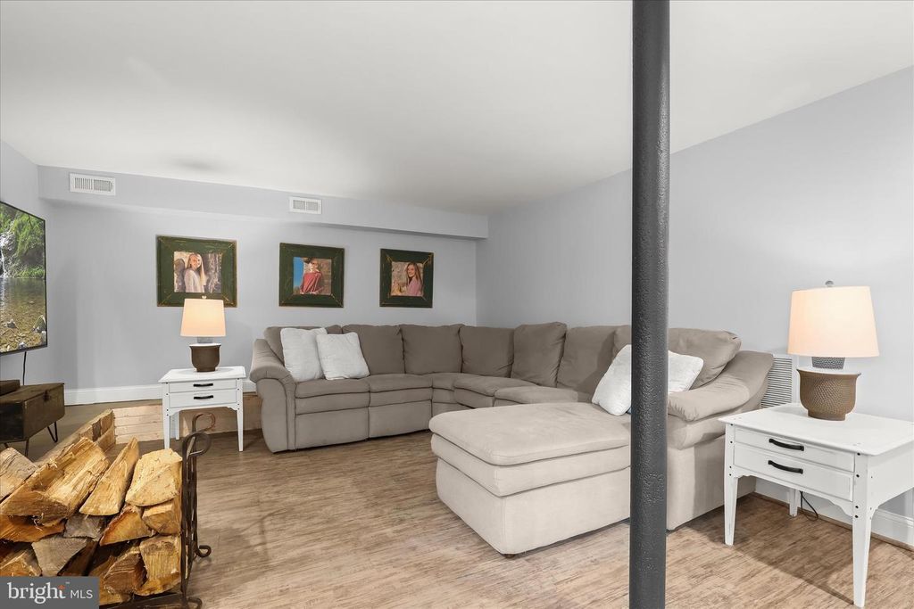 Image 40 of property listing at 16645 FREDERICK RD, Mount Airy, MD 21771