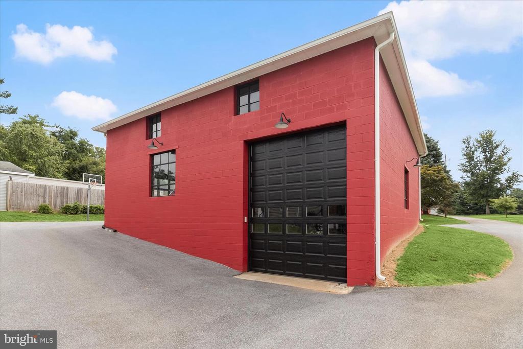 Image 53 of property listing at 16645 FREDERICK RD, Mount Airy, MD 21771