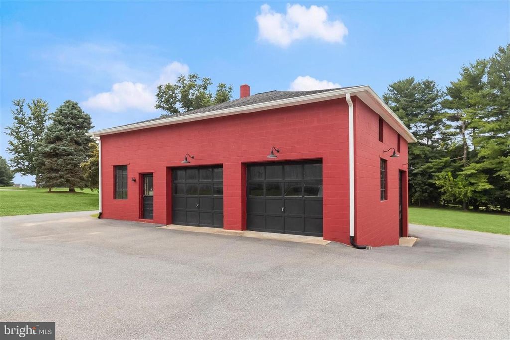 Image 54 of property listing at 16645 FREDERICK RD, Mount Airy, MD 21771