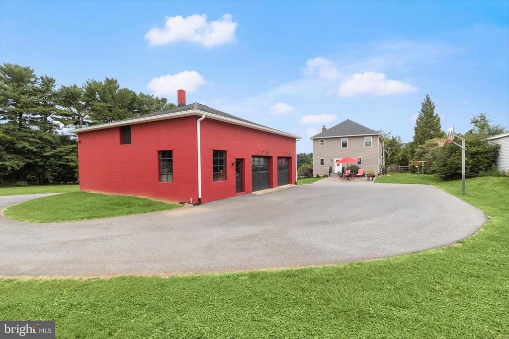 Image 55 of property listing at 16645 FREDERICK RD, Mount Airy, MD 21771