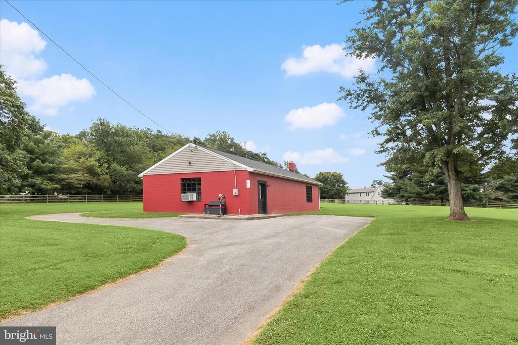 Image 56 of property listing at 16645 FREDERICK RD, Mount Airy, MD 21771