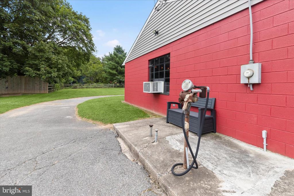 Image 58 of property listing at 16645 FREDERICK RD, Mount Airy, MD 21771