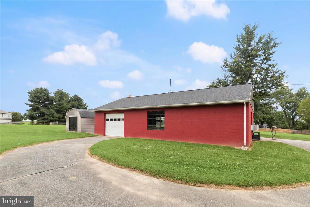 Image 59 of property listing at 16645 FREDERICK RD, Mount Airy, MD 21771