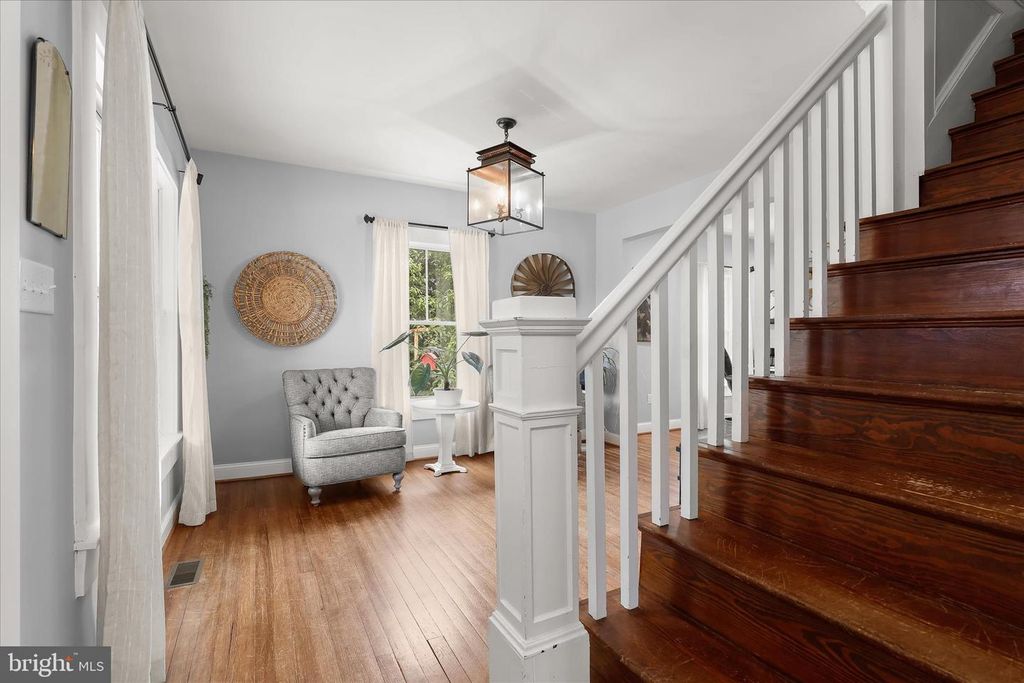 Image 8 of property listing at 16645 FREDERICK RD, Mount Airy, MD 21771