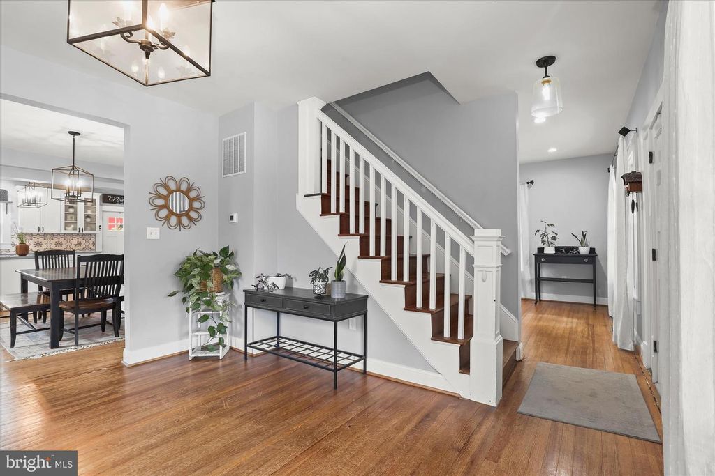 Image 9 of property listing at 16645 FREDERICK RD, Mount Airy, MD 21771