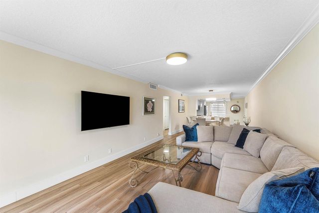 1019 Guildford B, Boca Raton, FL 33434