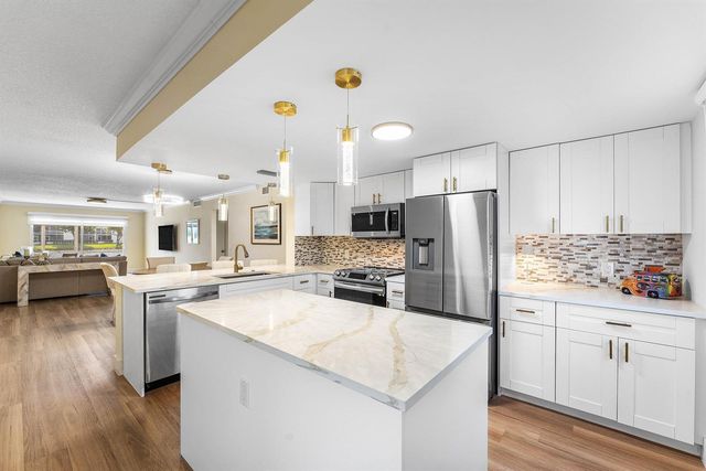 1019 Guildford B, Boca Raton, FL 33434