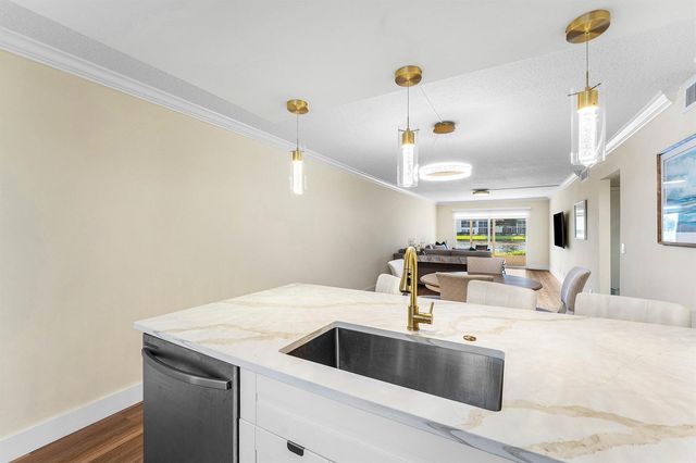 1019 Guildford B, Boca Raton, FL 33434