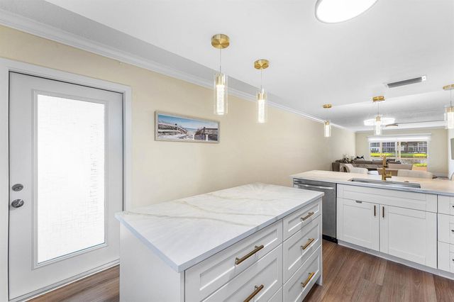 1019 Guildford B, Boca Raton, FL 33434