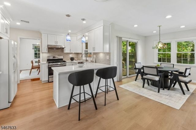 42 Collins Ave, Ramsey Boro, NJ 07446