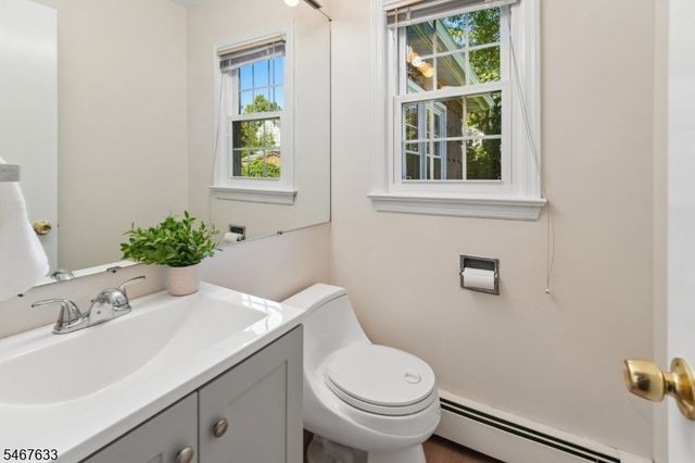 42 Collins Ave, Ramsey Boro, NJ 07446