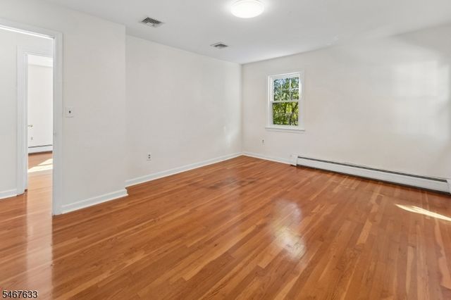 42 Collins Ave, Ramsey Boro, NJ 07446