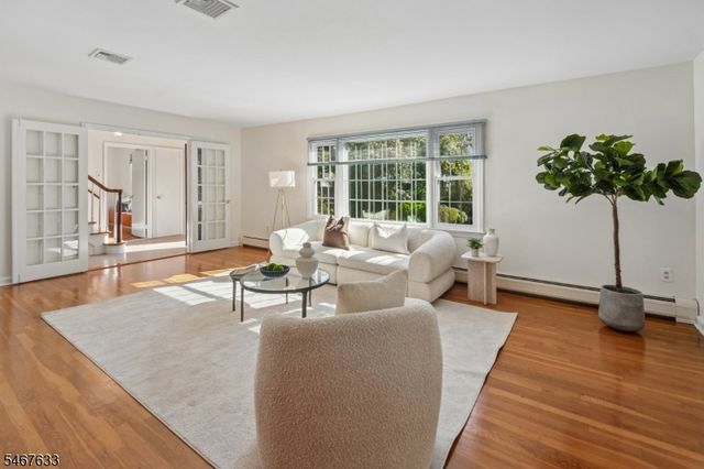 42 Collins Ave, Ramsey Boro, NJ 07446