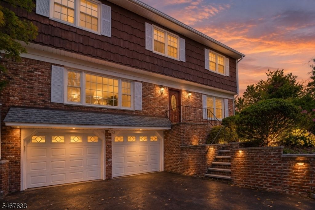42 Collins Ave, Ramsey Boro, NJ 07446 — exterior