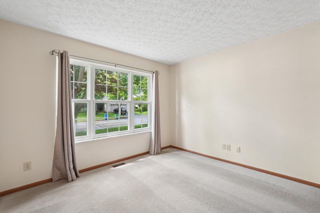 1977 Ashburn Drive, Delaware, OH 43015
