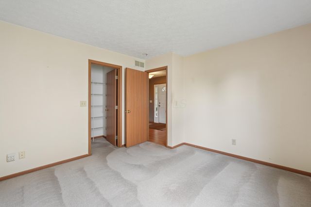 1977 Ashburn Drive, Delaware, OH 43015