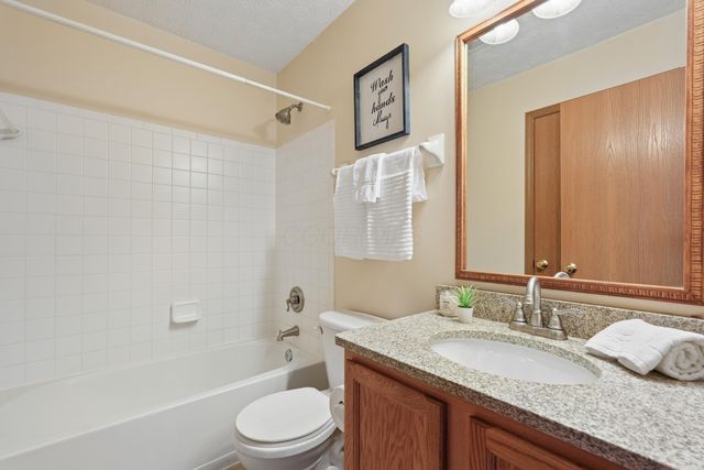 1977 Ashburn Drive, Delaware, OH 43015