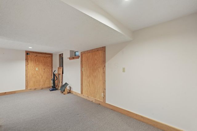 1977 Ashburn Drive, Delaware, OH 43015