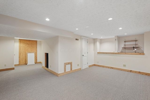 1977 Ashburn Drive, Delaware, OH 43015