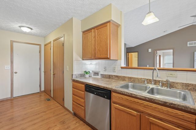 1977 Ashburn Drive, Delaware, OH 43015