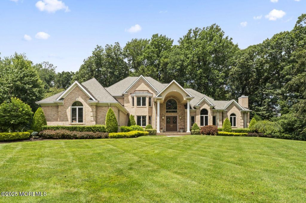 7 Red Oak Run, Holmdel, NJ 07733
