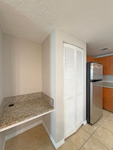 138 SW Peacock Blvd Apt 20-106 St, Port St Lucie, FL 34986