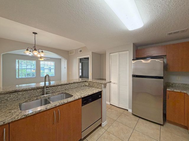 138 SW Peacock Blvd Apt 20-106 St, Port St Lucie, FL 34986