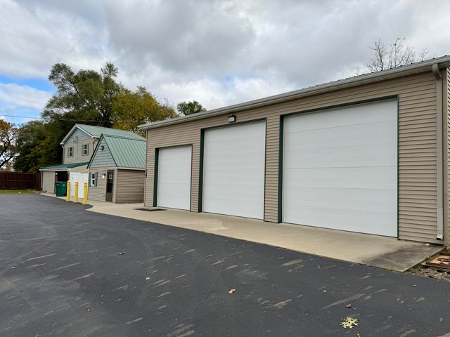 396 & 398 N 20th Street, Springfield City, MI 49037
