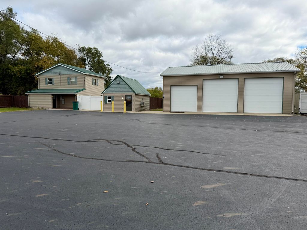 396 & 398 N 20th Street, Springfield City, MI 49037