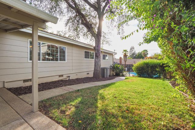 8931 La Serena Dr, Fair Oaks, CA 95628
