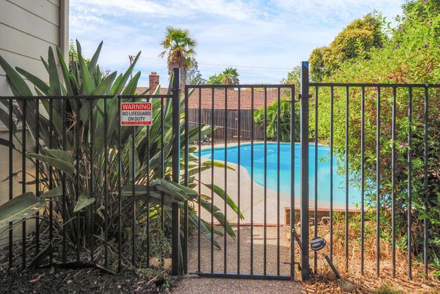 8931 La Serena Dr, Fair Oaks, CA 95628