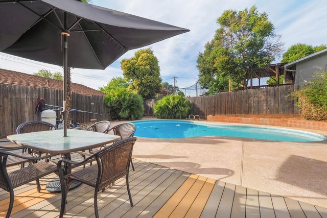 8931 La Serena Dr, Fair Oaks, CA 95628