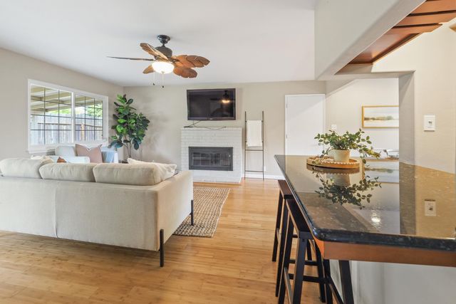 8931 La Serena Dr, Fair Oaks, CA 95628