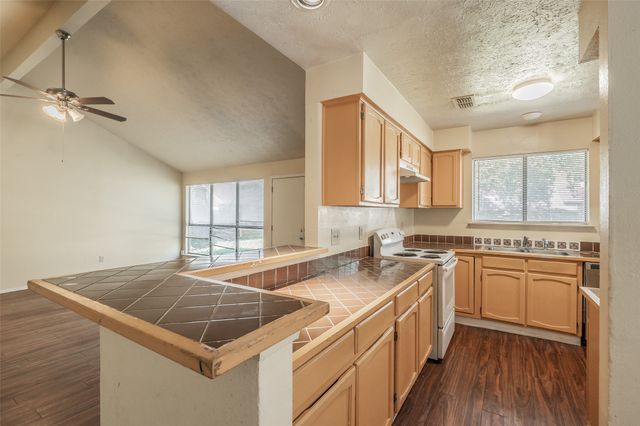 2325 Busch Drive, Arlington, TX 76014